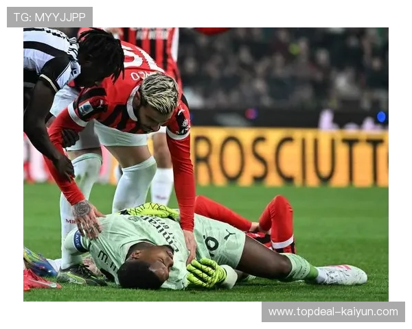 AC米兰边锋莱奥对阵都灵比赛中伤退